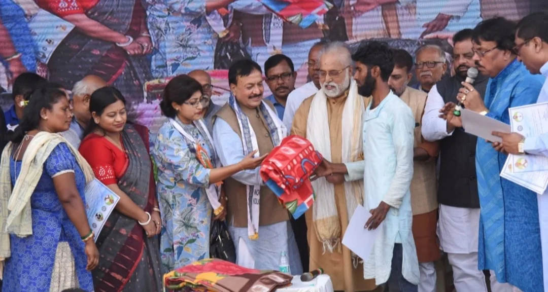 আইএনটিটিইউসি’র উদ্যোগে স্বাস্থ্য শিবির এবং বস্ত্রবিতরণ