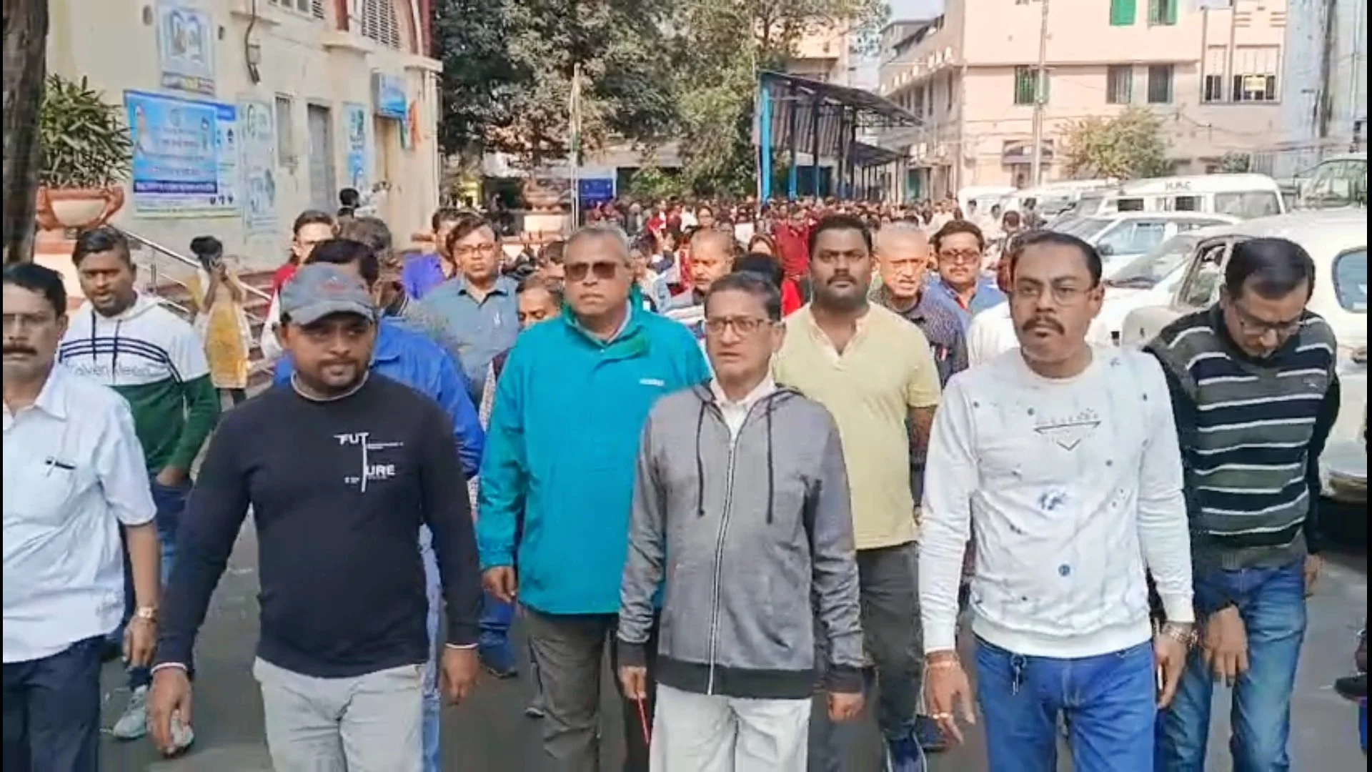 হাওড়ায় কার্নিভাল নিয়ে হেনস্থার ঘটনায় প্রতিবাদে পুরকর্মীরা