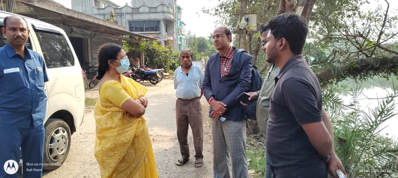 জয়নগরের সাংসদের হস্তক্ষেপে দক্ষিণ বারাসতের রেলের রাস্তা সংস্কার কাজে হাতে দিলো রেল দফতর