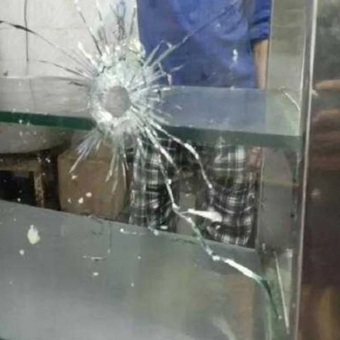 'এতো, নলেন গুড়ের রসগোল্লা নয়!', চলল গুলি, জখম ক্রেতা