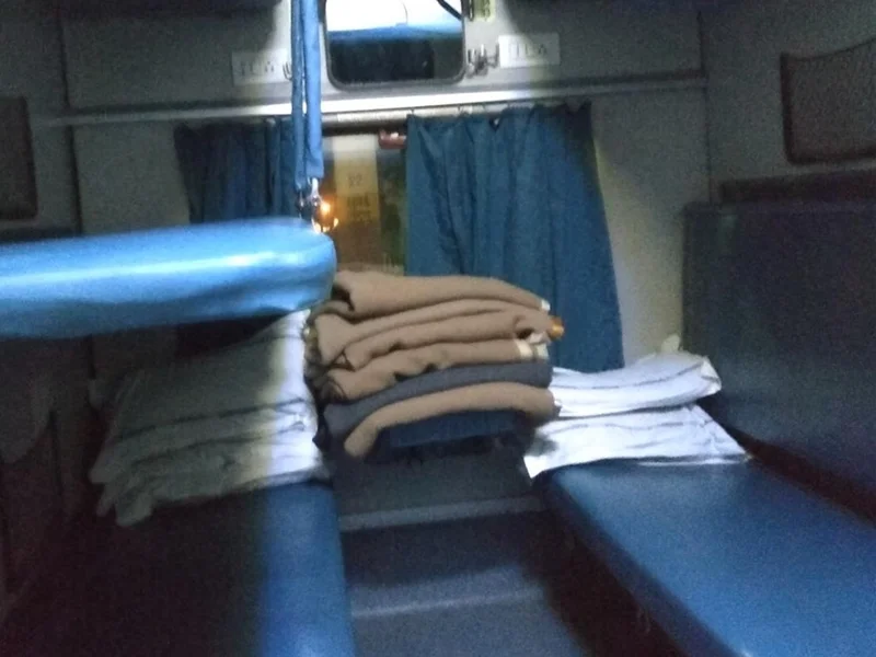 এবার ট্রেনে বেড রোল পাবে আরএসি যাত্রীরাও, বড়সড় পদক্ষেপ ভারতীয় রেলের