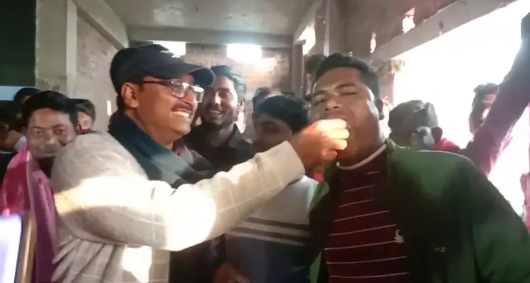 লোকচক্ষুর আড়ালে শেখ শাহাজাহান, রাজনৈতিক চাপানউতোরের মধ্যেই ফিরোজ কামাল গাজী ওরফে বাবু মাস্টারকে ঘিরে জনজোয়ার