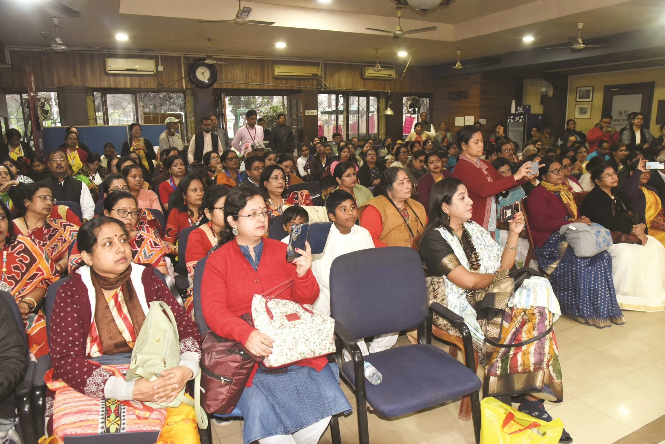 নজরুলকে নিয়ে ক্যালেন্ডার প্রকাশ ও 'কারার ঐ লৌহ কপাট' শতকন্ঠে গাইল ছায়ানটের শিল্পীরা