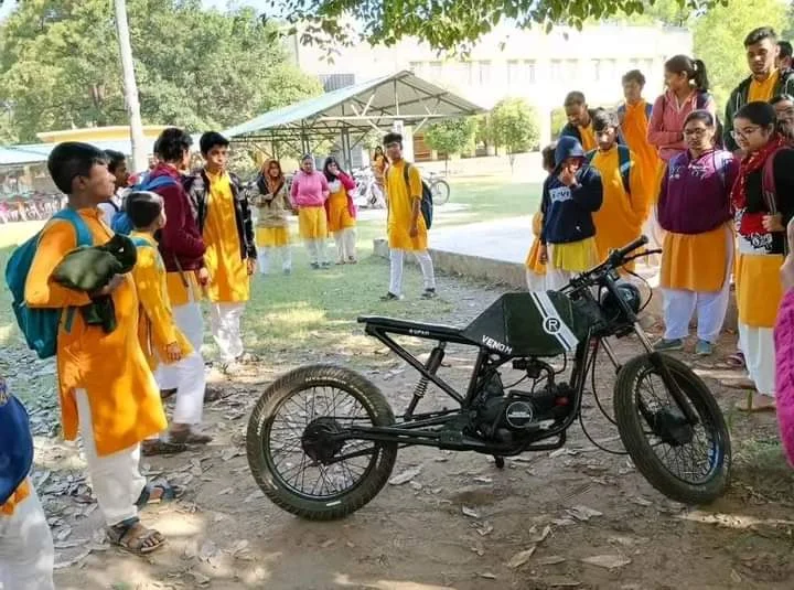 বিশ্বভারতীর একাদশ শ্রেণির ছাত্রের তৈরি নতুন ডিজাইনের বাইক অবাক করে দিল সকলকে