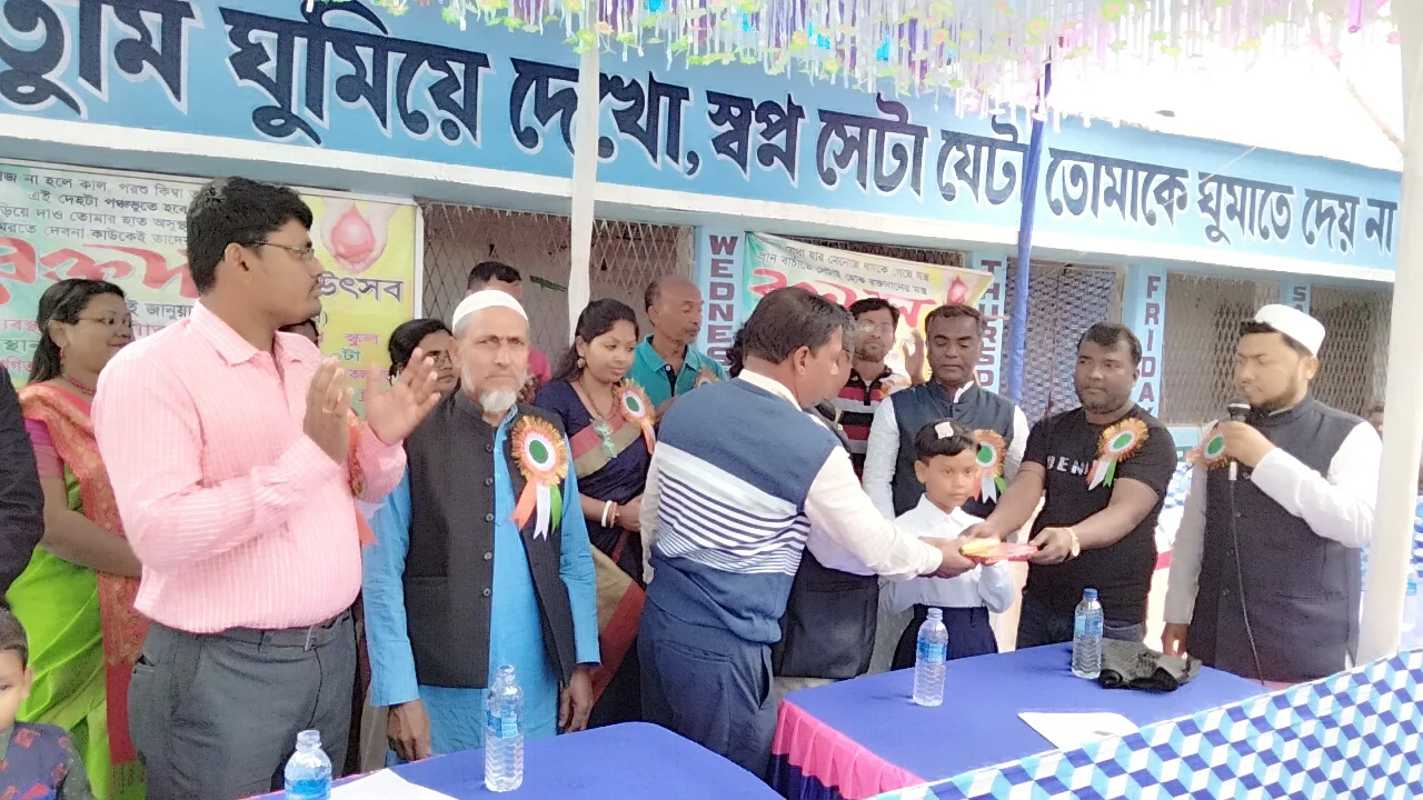 প্রাইমারি স্কুলের উদ্যোগে কচিকাঁচাদের আহ্বানে রক্ত দিলেন অভিভাবকরা