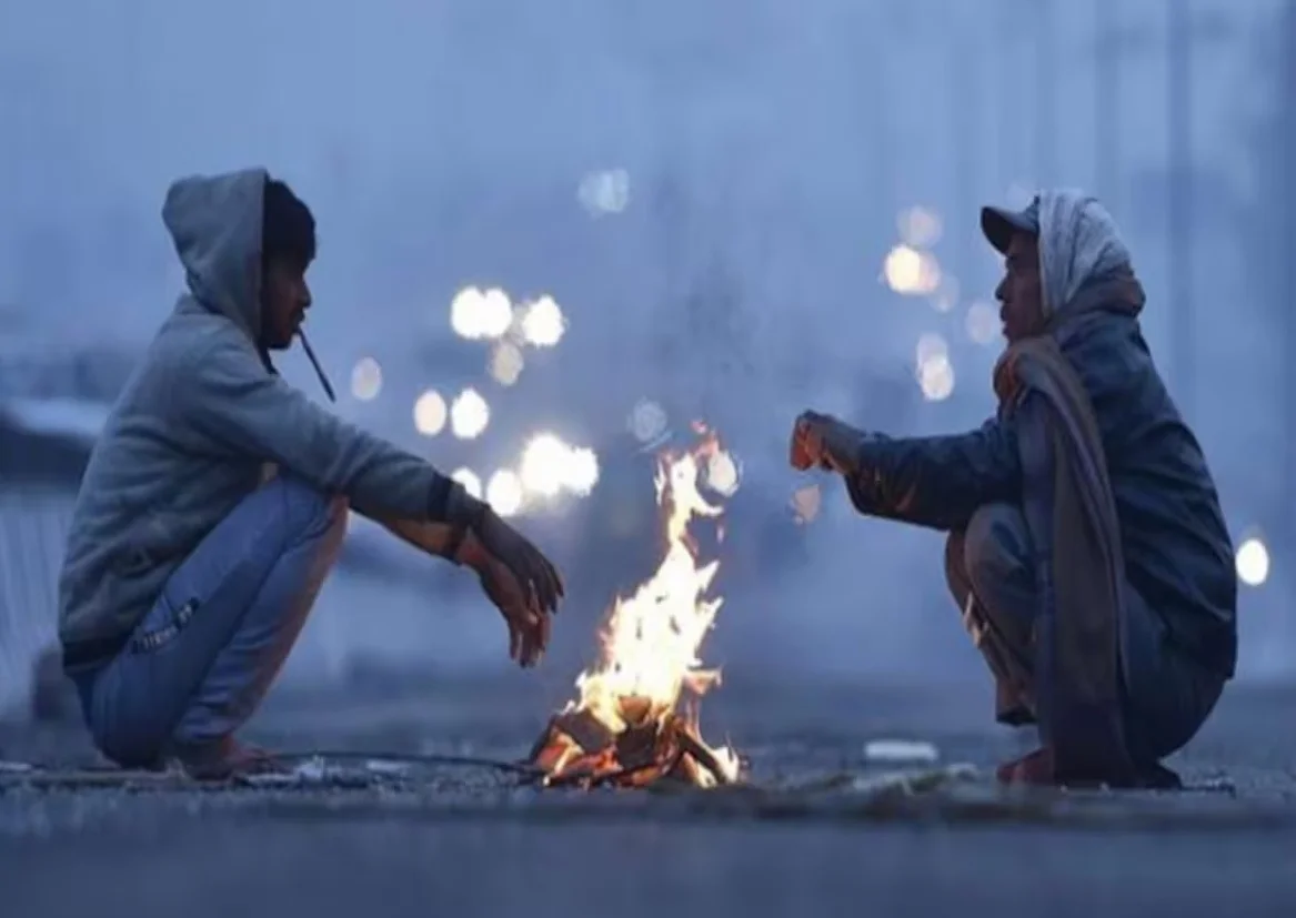 পৌষের শেষে হাড় হিম করা ঠান্ডা শহরে