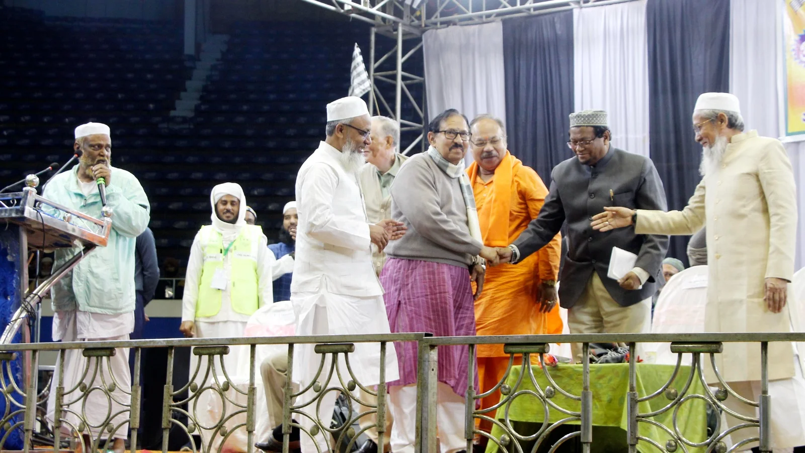 নেতাজি ইন্ডোরে জমিয়তে উলামায়ে হিন্দের শতবর্ষ পূর্তি অনুষ্ঠান   