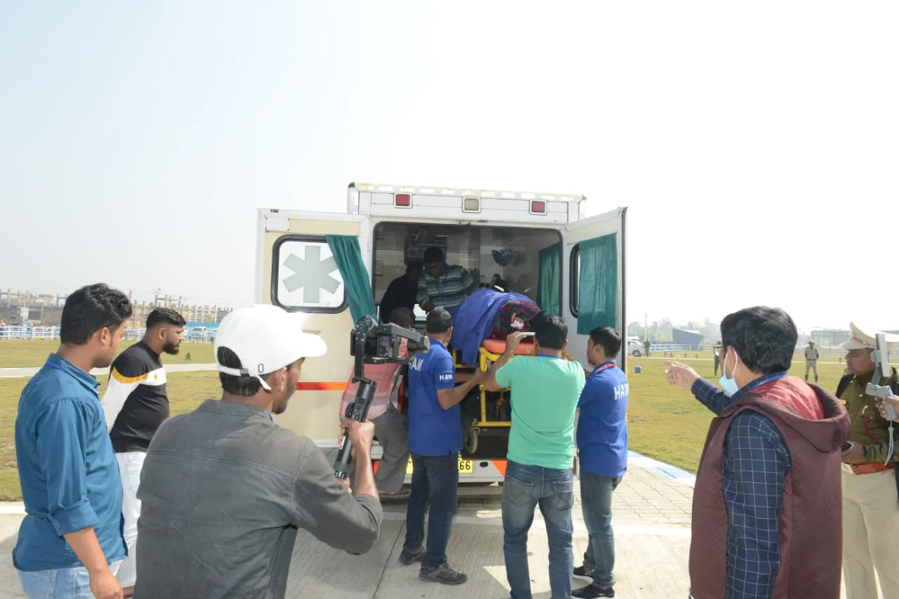 গঙ্গা সাগরে অসুস্থ বিহারের এক বৃদ্ধাকে এয়ার অ্যাম্বুলেন্সে নিয়ে যাওয়া হল কলকাতায়