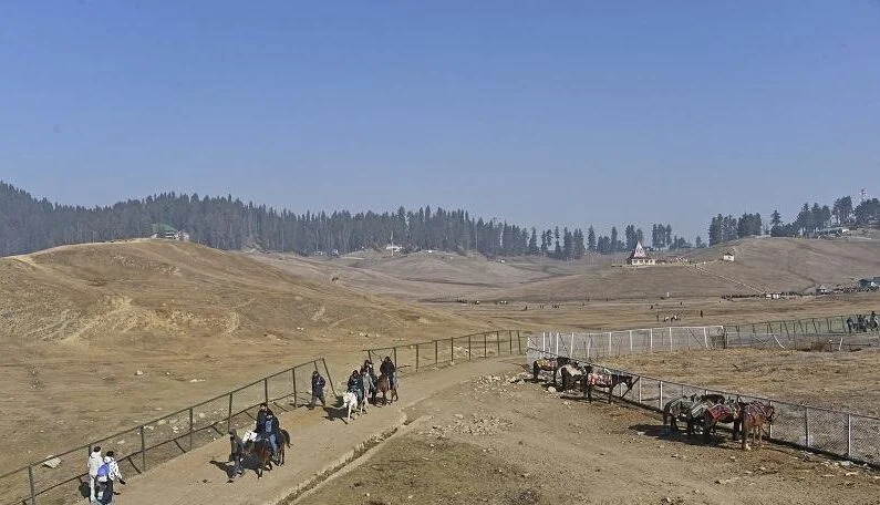 দিল্লির চেয়ে উষ্ণ কাশ্মীর! হতাশ পর্যটকরা  