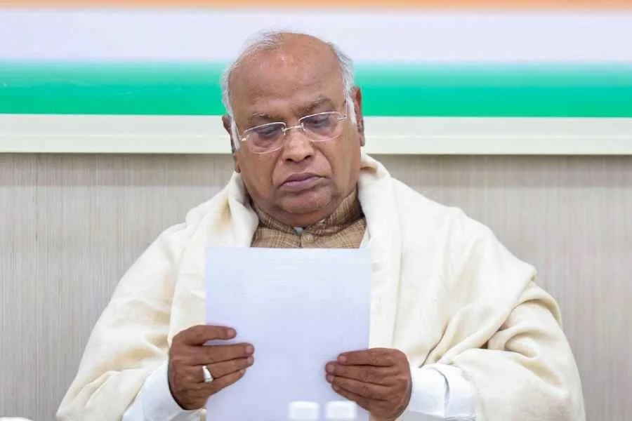 ১৫ দিনের মধ্যে আসনরফা, ‘ইন্ডিয়া’-নেতা ঠিক হবে, জানালেন খাড়গে