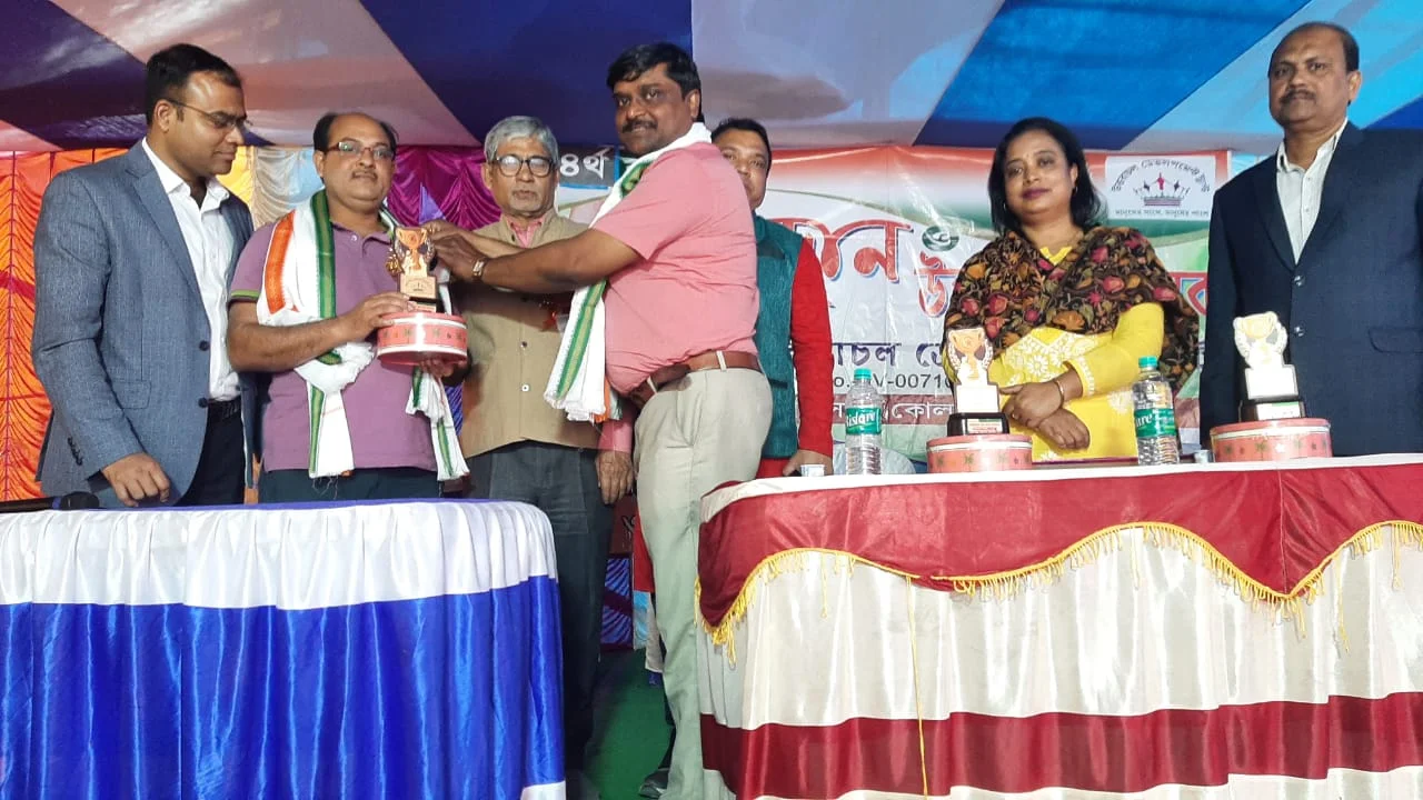 শতবারের রক্তদাতাদের সংবর্ধনা দিল উত্তরাচল ডেভেলপমেন্ট ট্রাস্ট