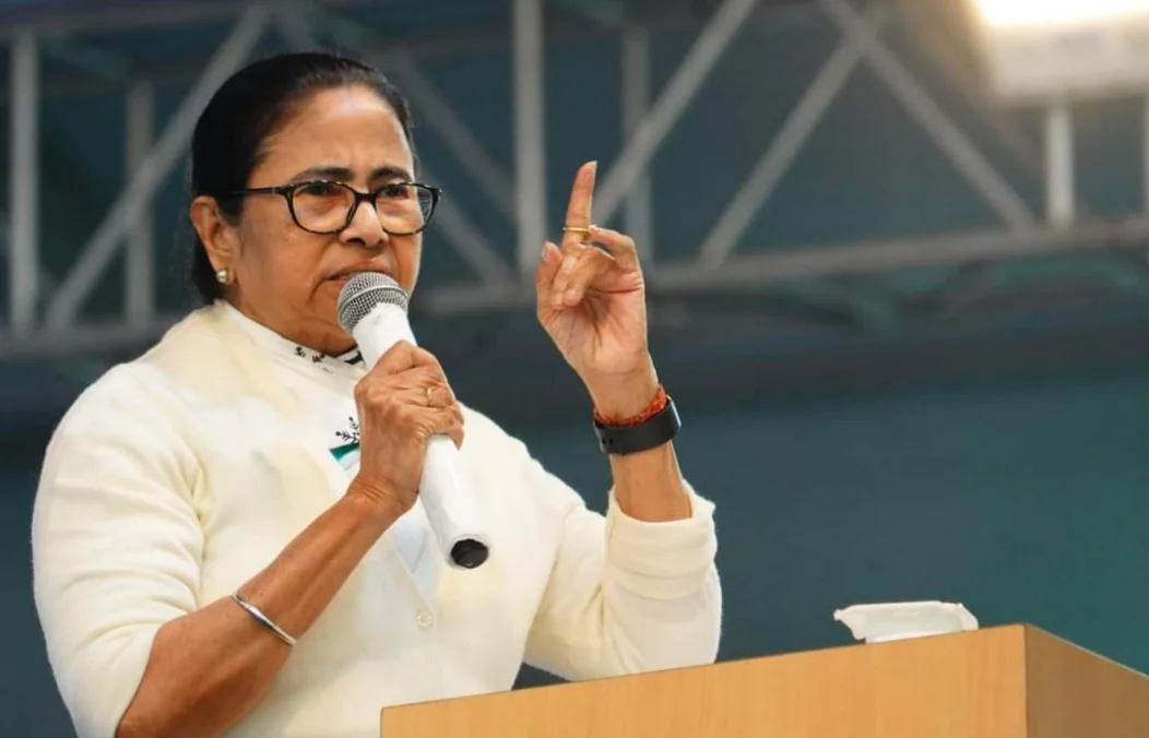 'কেউ কেউ বিজেপির সুবিধা করতে চাইছে', ফের 'ইন্ডিয়া' জোট নিয়ে সরব মমতা