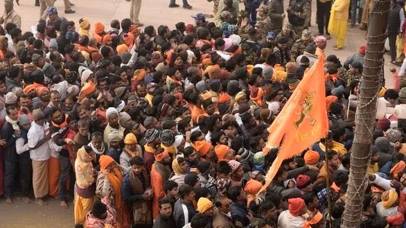 রামলালার দর্শনে ভিড় সামলাতে বড় পদক্ষেপ যোগী সরকারের, অযোধ্যাগামী সমস্ত গাড়ি ঢোকায় নিষেধাজ্ঞা জারি