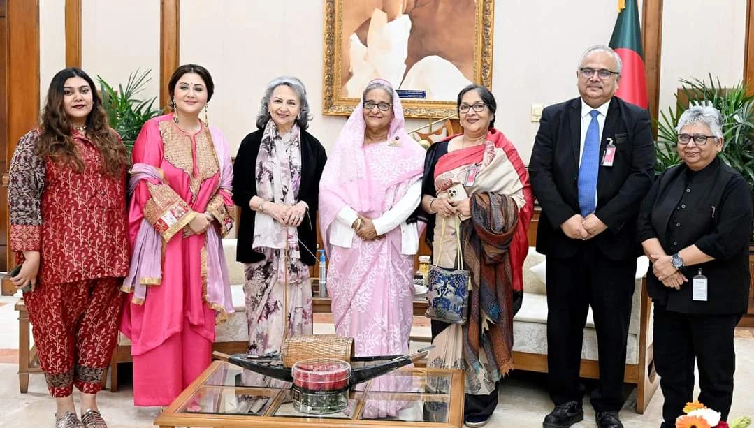 আন্তর্জাতিক চলচ্চিত্র উৎসবে টলি তারকারা, শেখ হাসিনার সঙ্গে সাক্ষাৎ শর্মিলা-মমতা-স্বস্তিকাদের