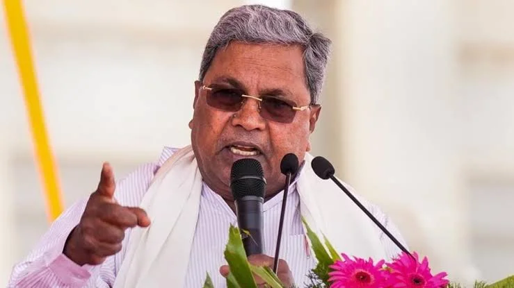 তেরাঙ্গার বদলে হনুমানের পতাকা উত্তোলন, অশান্তি ছাড়াচ্ছে বিজেপি অভিযোগ সিদ্দারামাইয়ার