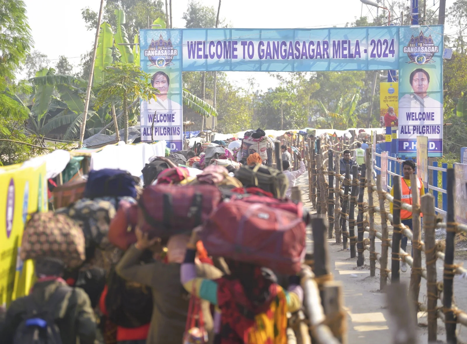 মকর সংক্রান্তিতে এক কোটি তীর্থযাত্রীর সমাগম,  রেকর্ড ভক্তের ভিড়, দাবি মন্ত্রীর