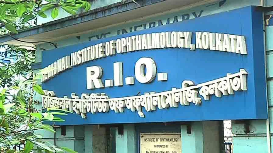 ঠিকরে বেরিয়ে এসেছিল চোখ, অন্ধত্ব রুখে দিল হাসপাতাল