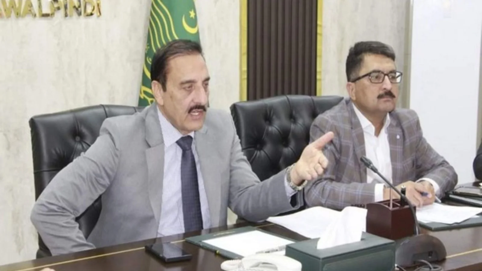 ‘মানুষের প্রতি অবিচার করেছি’: নির্বাচনে জালিয়াতির কথা স্বীকার করে পদত্যাগ রাওয়ালপিন্ডির কমিশনারের