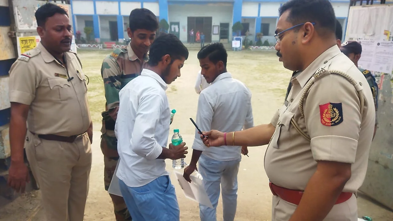 জয়নগরে সুষ্ঠুভাবে পরীক্ষা সম্পন্নে উচ্চ মাধ্যমিক পরীক্ষার্থীদের পাশে ব্লক প্রশাসন সহ থানা