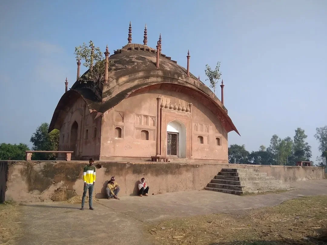 ফারুখাবাদে রশিদ মিঞা মাজারকে শিব মন্দির দাবি করে  সার্ভের দাবি হিন্দু পক্ষের  