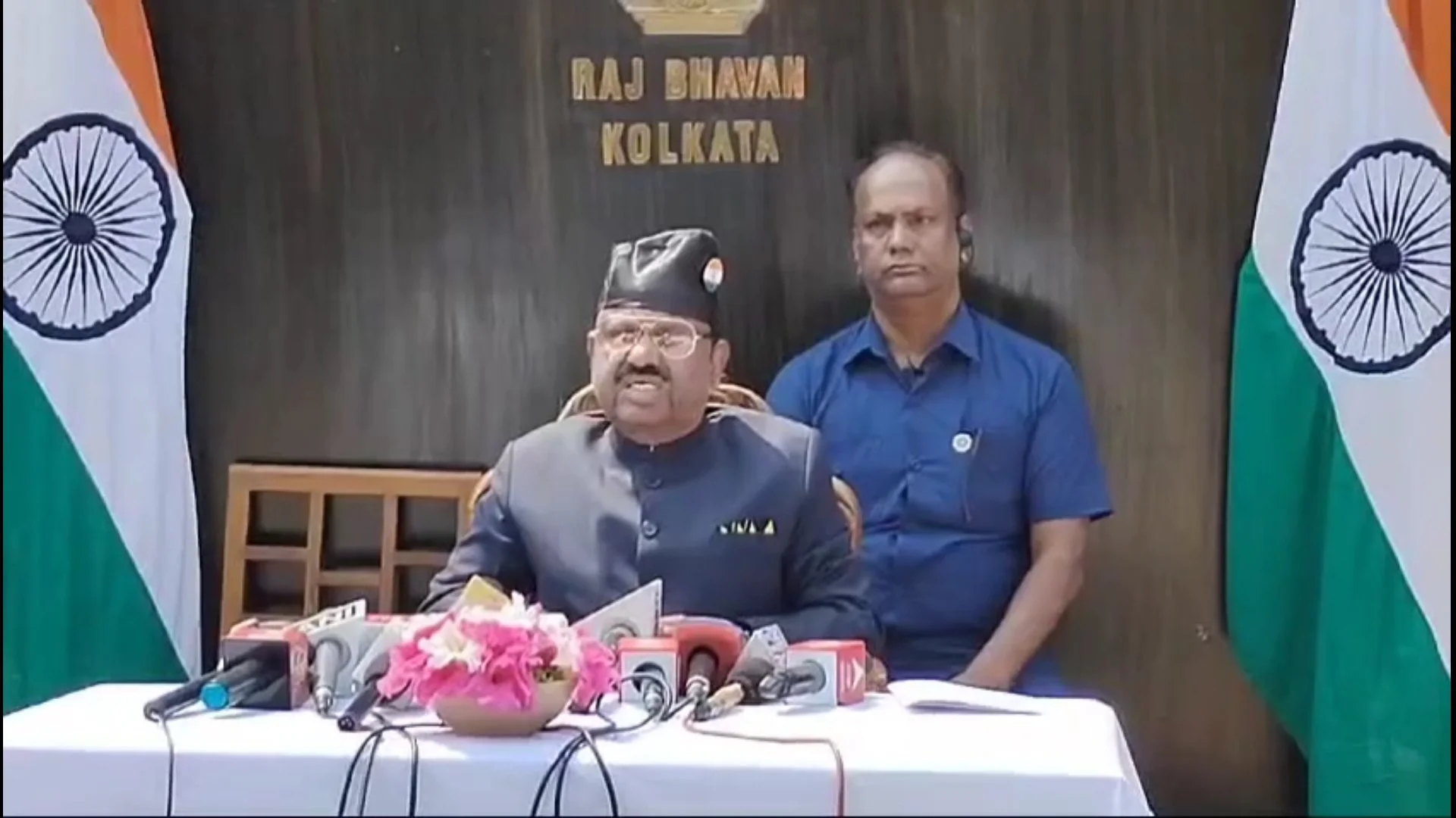 বাংলায় গুন্ডা গ্যাং আছে, শেখ শাহজাহানের গ্রেফতারির পর বিস্ফোরক মন্তব্য রাজ্যপালের