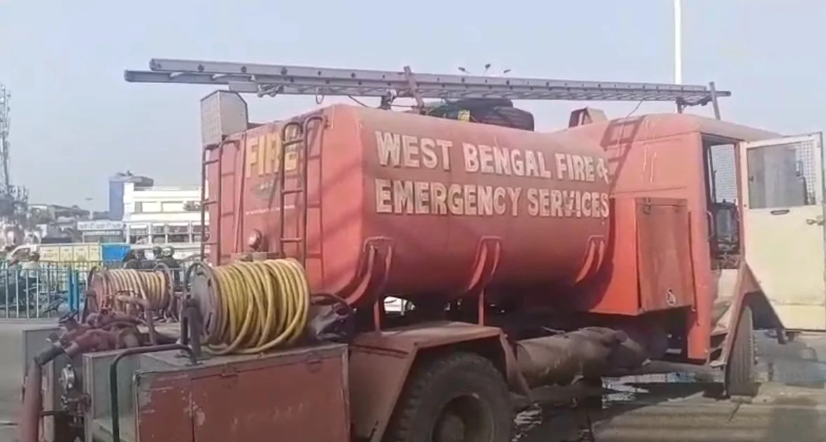 দ্বিতীয় হুগলি সেতুতে টোল প্লাজায় চলন্ত গাড়িতে ভয়াবহ অগ্নিকাণ্ড