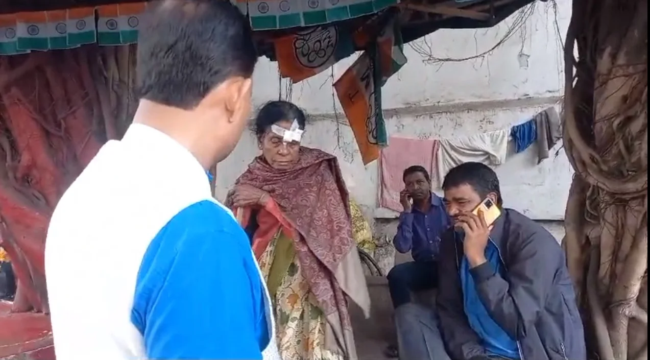 পরীক্ষাকেন্দ্রে এসে পড়ে গিয়ে আহত শিক্ষিকা