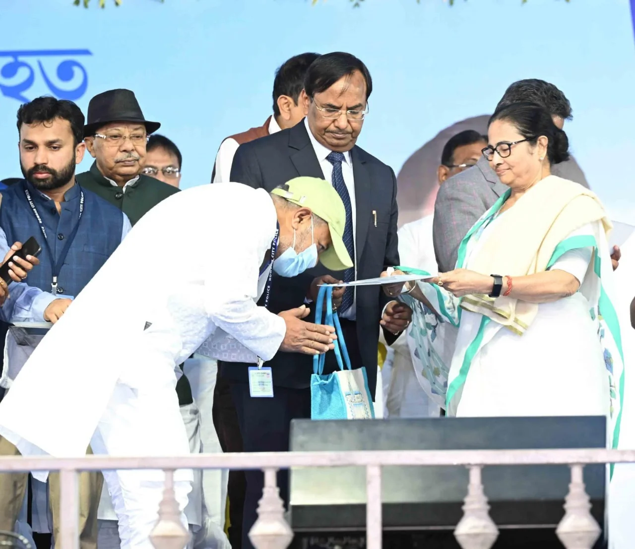 হাওড়ার সাঁতরাগাছি বাস টার্মিনাস থেকে একঝাঁক প্রকল্পের উদ্বোধন মুখ্যমন্ত্রীর