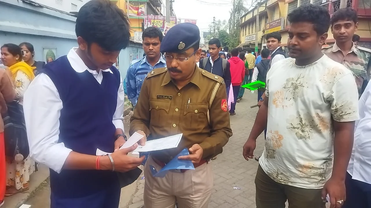জয়নগর: পুলিশের সহায়তায় হারানো অ্যাডমিট কার্ড ফিরে পেল পরীক্ষার্থী