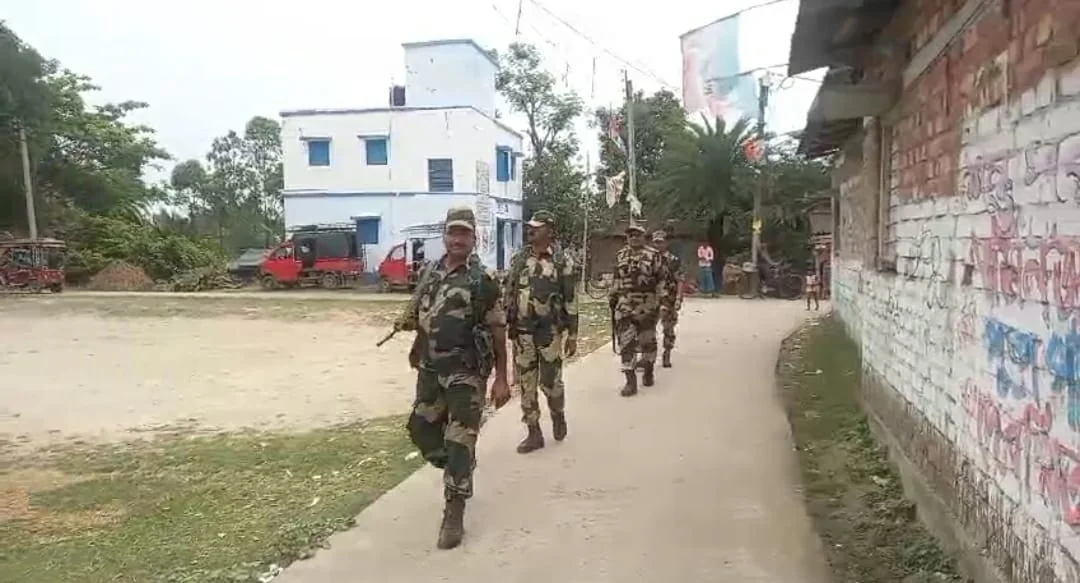 কেন্দ্রীয় বাহিনীর রুট মার্চ সুন্দরবনের রায়দিঘীতে