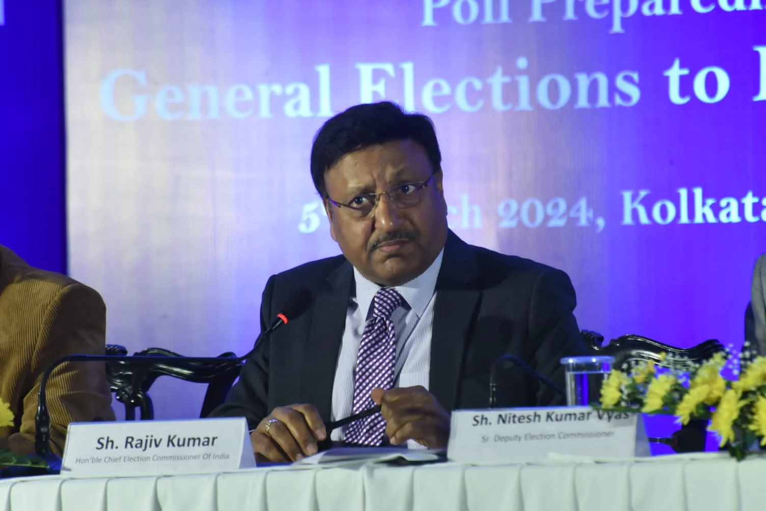 'জেলাশাসক-পুলিশ সুপাররা না পারলে আমরা তাঁদের দিয়ে করিয়ে নেব’, কড়া বার্তা রাজীব কুমারের