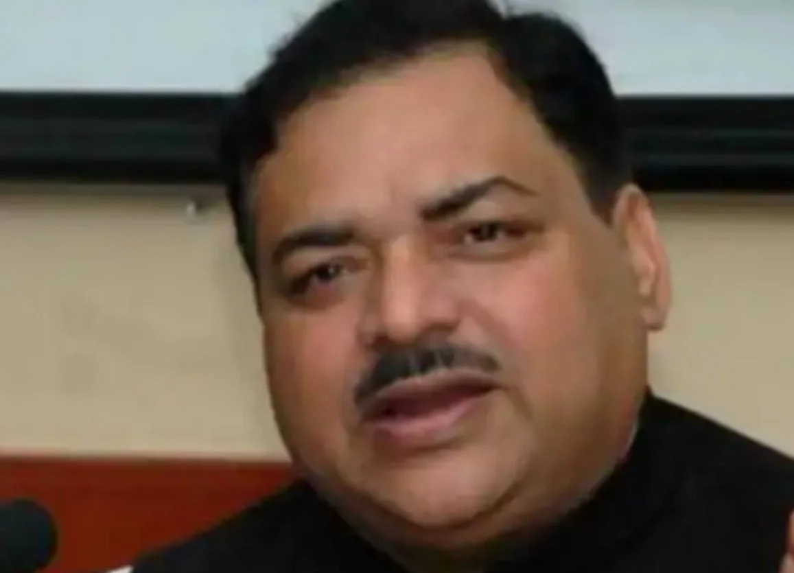 নীতীশকে বড় ধাক্কা, জেডিইউ ছাড়লেন ৪ বারের সাংসদ ফাতমি