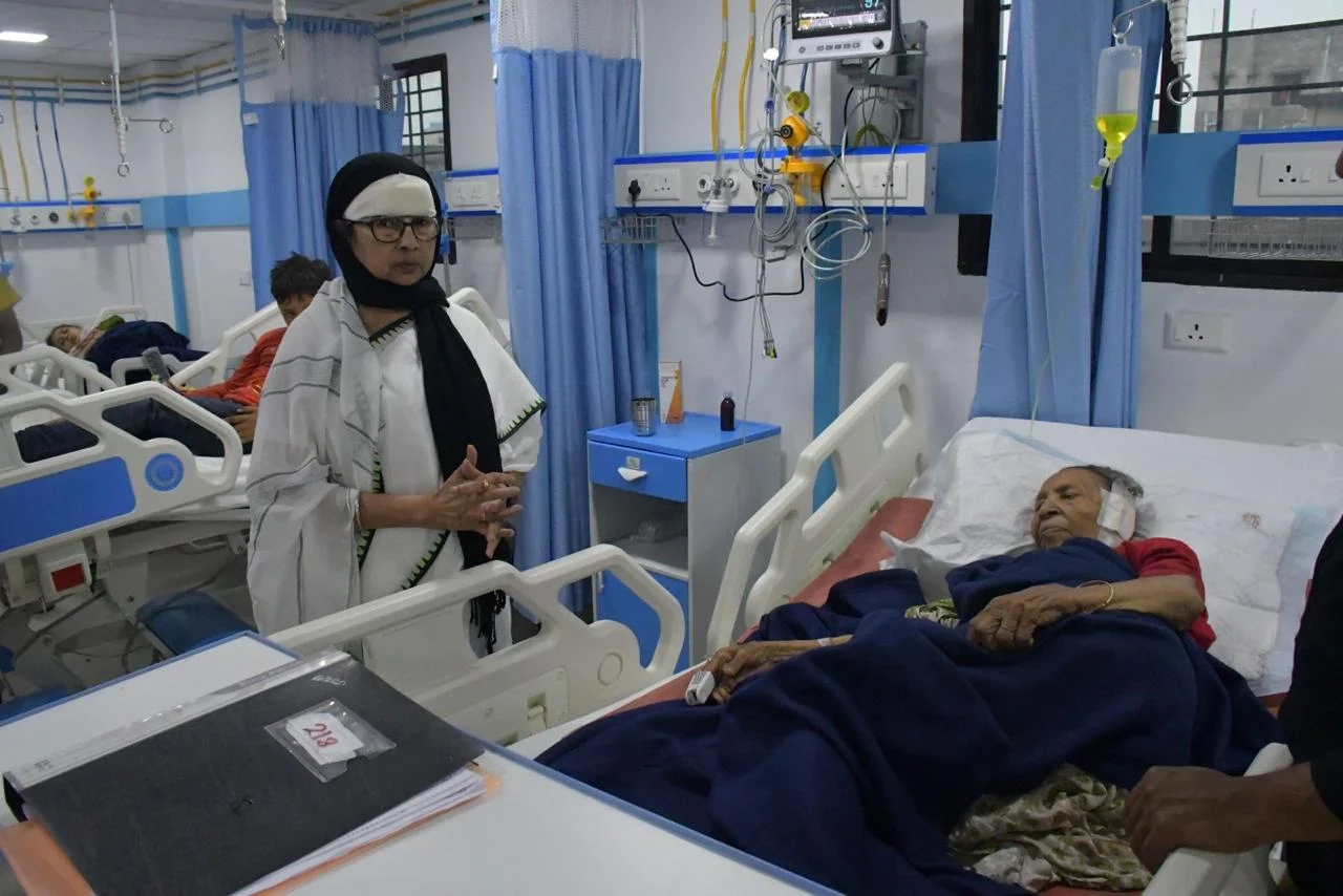 গার্ডেনরিচে বহুতল বিপর্যয়ে বাড়ছে মৃতের সংখ্যা, আহতদের দেখতে হাসপাতালে মুখ্যমন্ত্রী