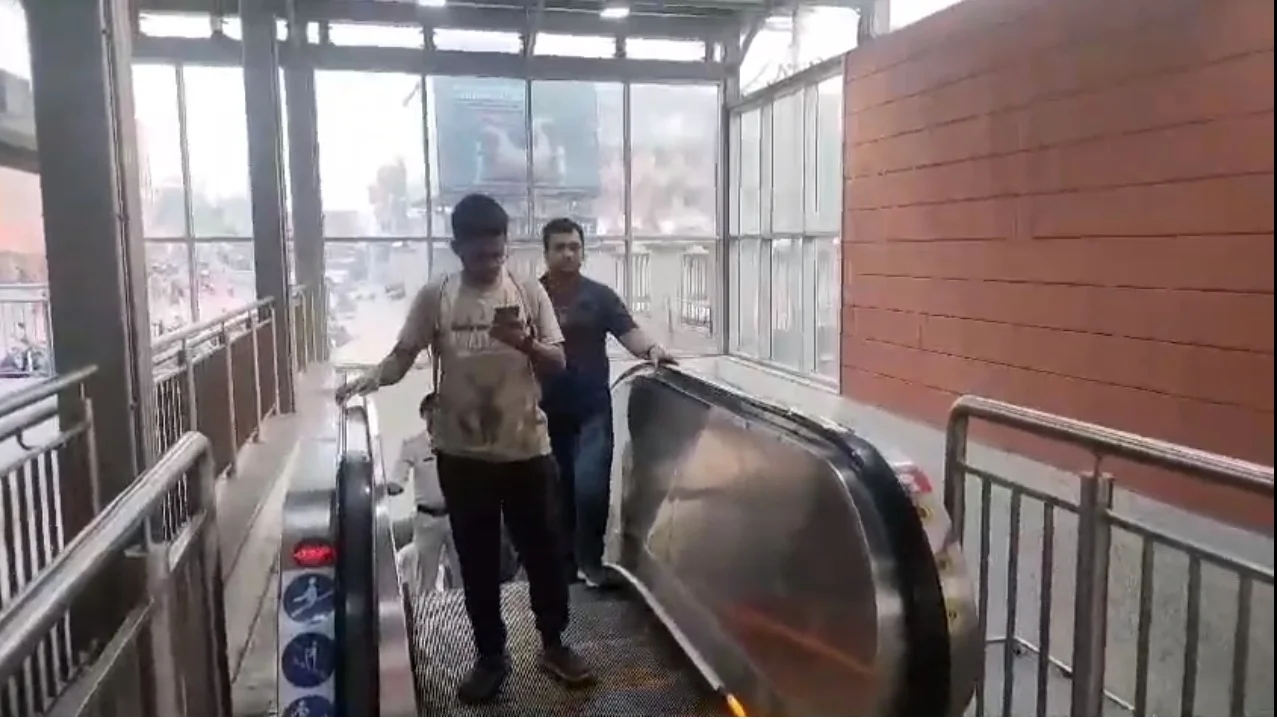 গঙ্গার নীচ দিয়ে আজ থেকে শুরু হলো মেট্রো পরিষেবা, খুশি যাত্রীরা