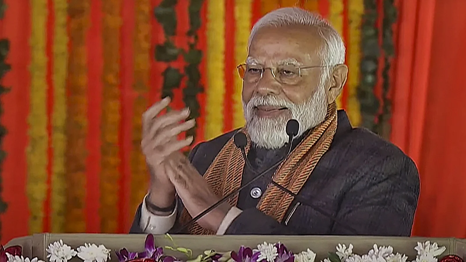 'গোটা জাতিকে বিভ্রান্ত করেছে কংগ্রেস', ৩৭০ ধারা নিয়ে কাশ্মীর থেকে কংগ্রেসকে নিশানা মোদির  