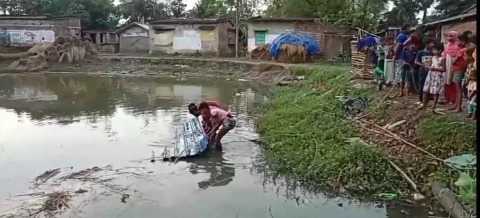 আচমকা ঝড়ে ক্ষতিগ্রস্থ জয়নগরের দলুয়াখাকি গ্রাম, ঘটনাস্থলে জয়েন্ট বিডিও