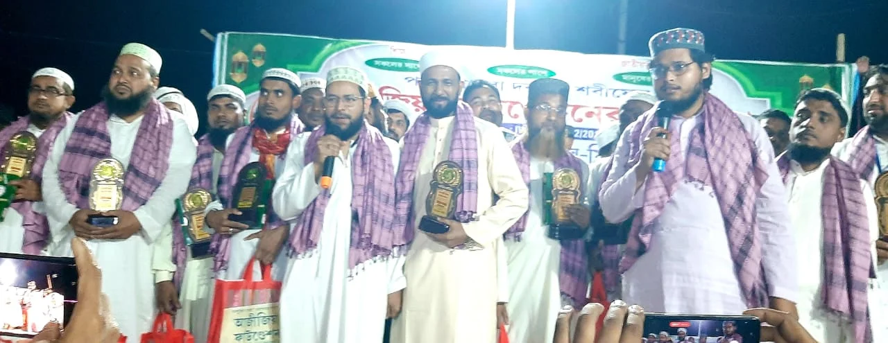 শতাধিক ইমামকে সংবর্ধনা ও সাড়ে চার হাজার বস্ত্র বিতরণ পানিগোবরার আজিজিয়া ফাউন্ডেশনের