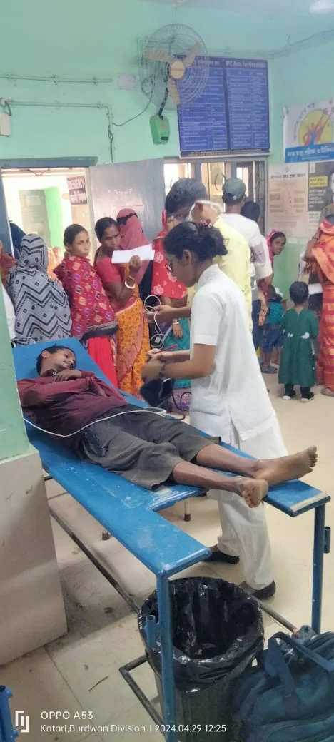 মানবিক পুলিশ,   অসুস্থ ব্যক্তিকে হাসপাতালে ভর্তি করল মঙ্গলকোট থানা