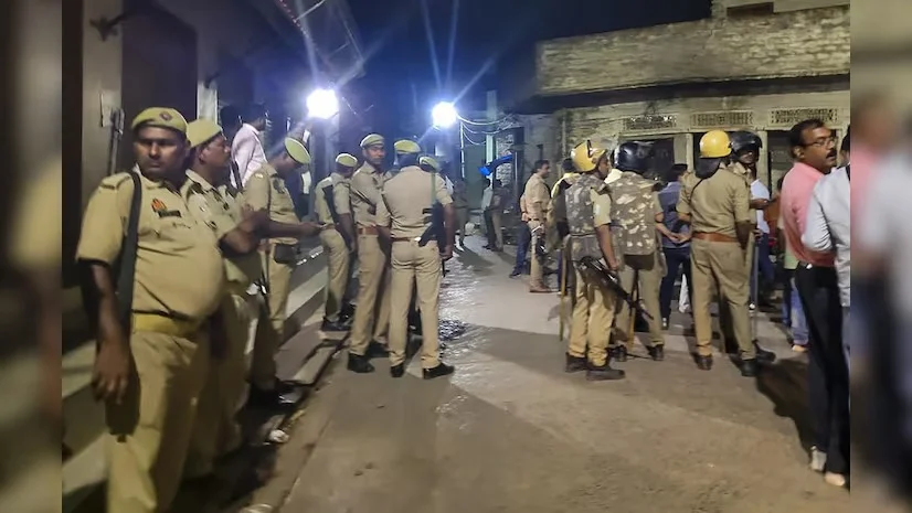 ফেসবুকে আনসারিকে সমর্থন করে সাসপেন্ড ইউপি-র দুই মুসলিম কনস্টেবল