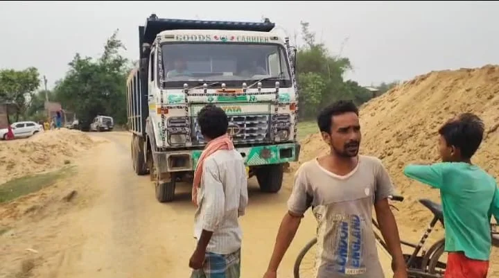 বোলপুরের ঘেরোপাড়ায় বালি মাফিয়াদের রমরমা, প্রশ্ন পুলিশের ভূমিকায়