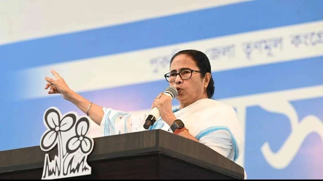 প্রতিবাদ করলেই ঘরে এজেন্সি, কেন্দ্রের বিরুদ্ধে সুর চড়ালেন মমতা