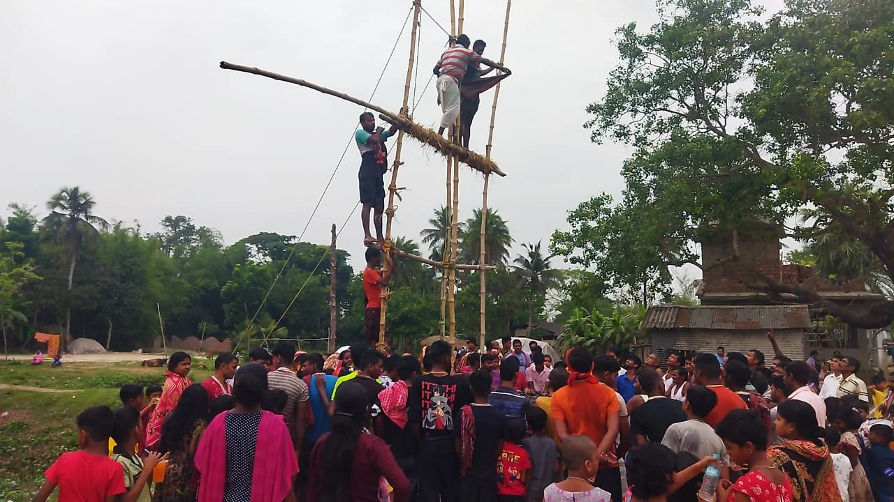 দুই ধর্মের সম্প্রীতির মেল বন্ধন উঠে এলো রায়দীঘির বকুলতলা সকেরহাট ময়দানে
