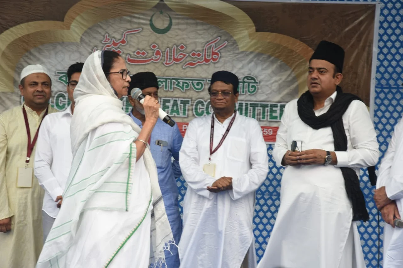 'রেড রোডের নামায কোনদিন মিস করব না, আমার জন্য আল্লার মেহেরবানি', সম্প্রীতিরবার্তা মুখ্যমন্ত্রীর