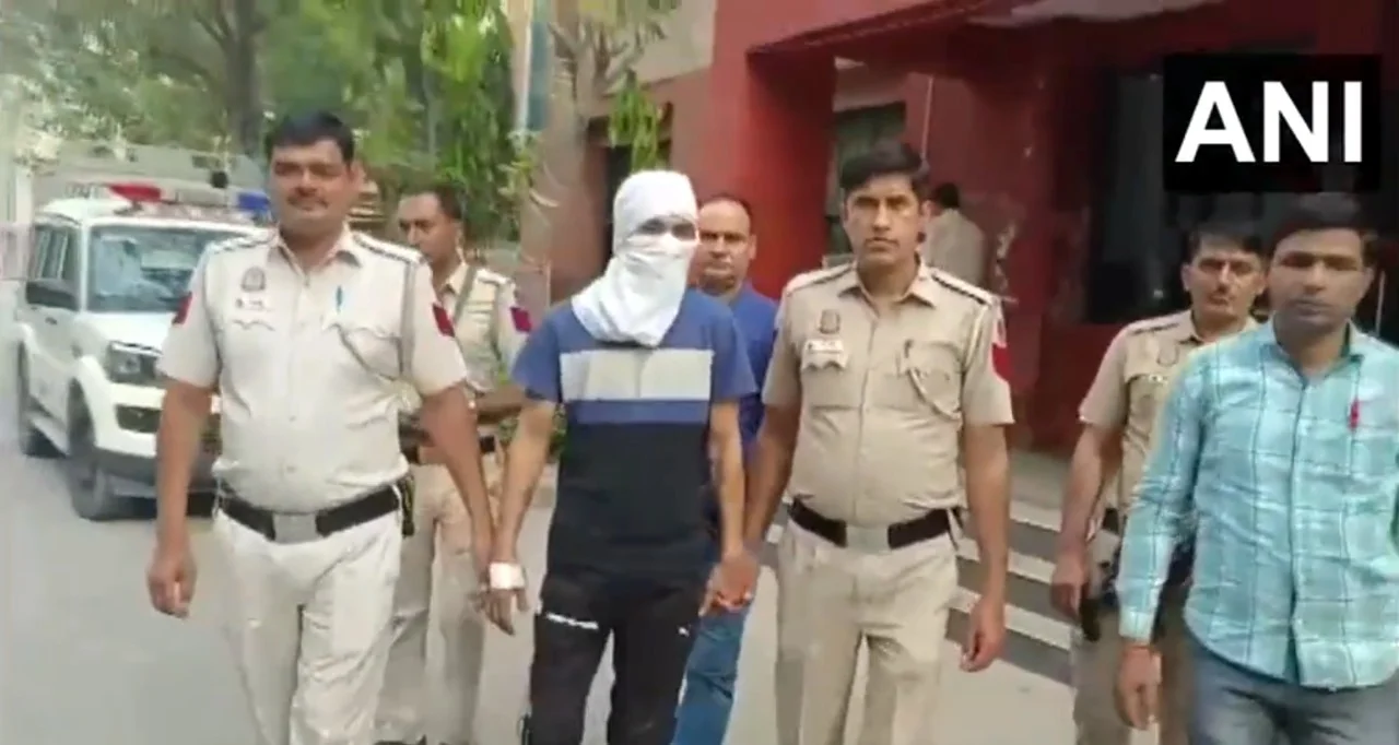 সঙ্গিনীকে খুনের পর বসা অবস্থায় দেহ আলমারিতে ঢুকিয়ে রাখলো লিভ ইন পার্টনার