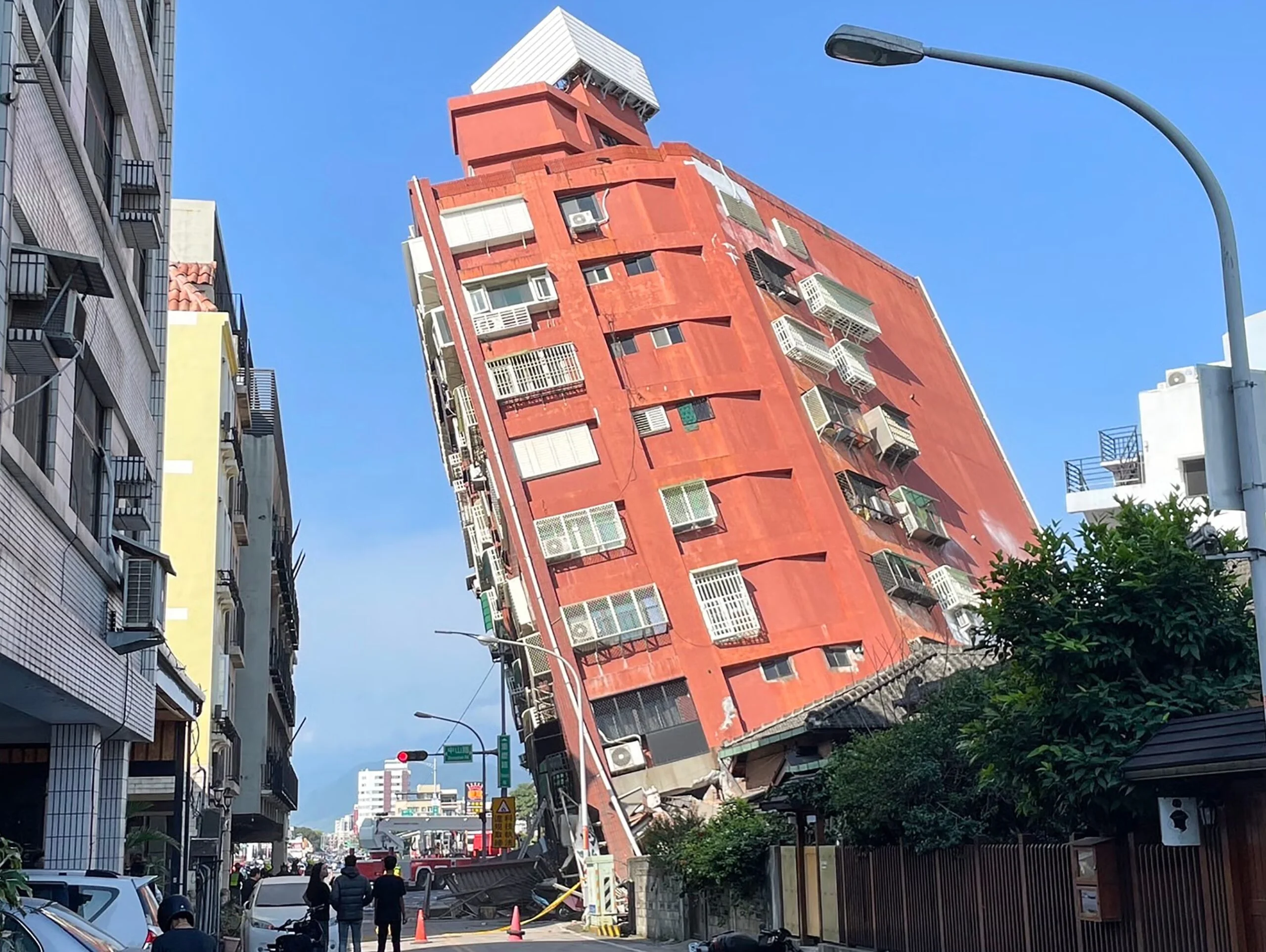 ভয়াবহ ভূমিকম্পে কাঁপল ফিলিপিন্স, জারি সুনামি সতর্কতা