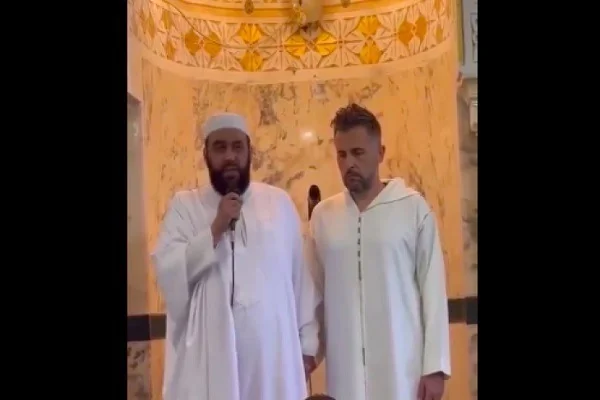 গাজাবাসীর দৃঢ়তা দেখে ফরাসি কোচের ইসলাম গ্রহণ