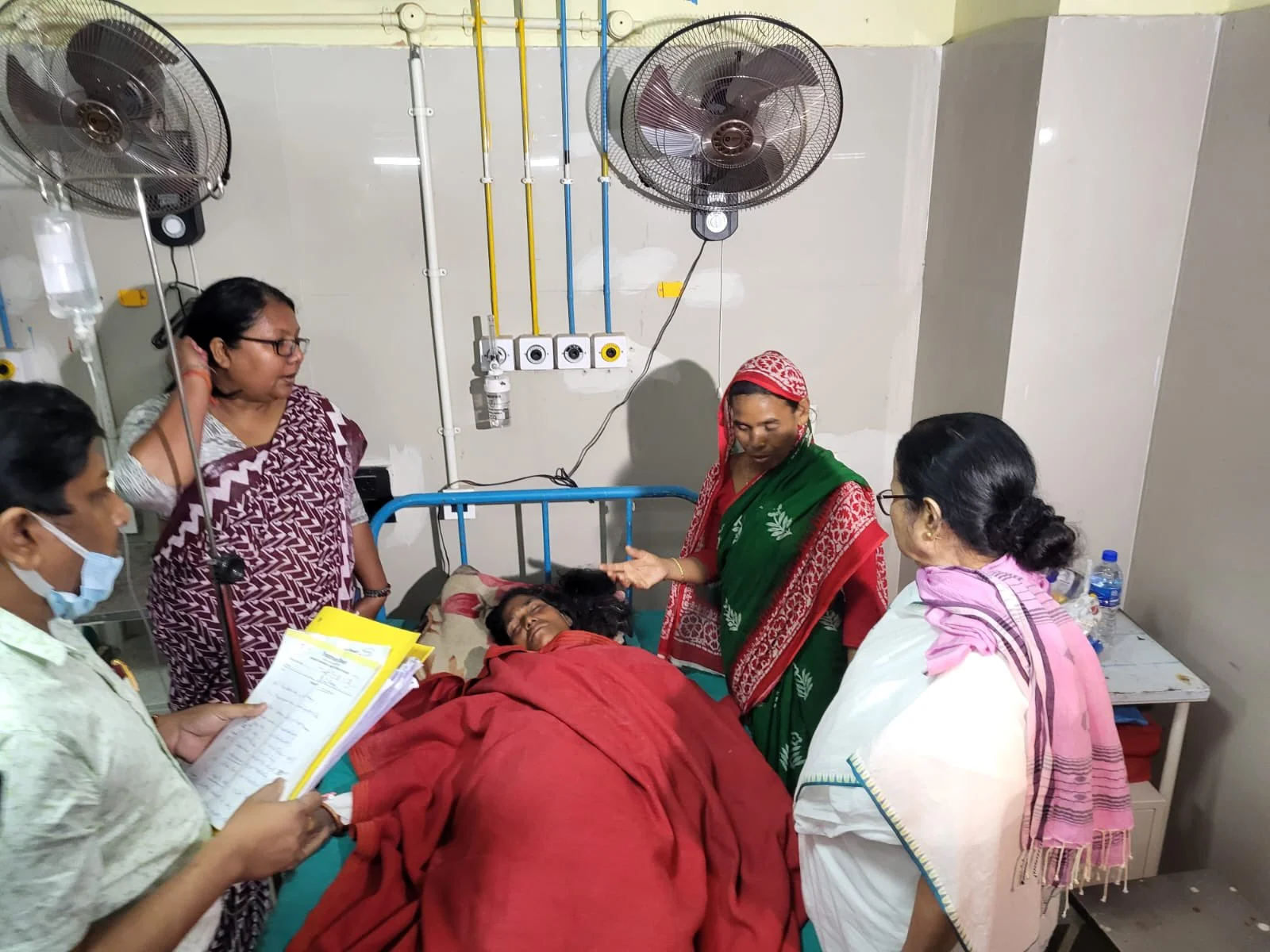 ঝড়ে বিপর্যস্ত জলপাইগুড়ি, পরিস্থিতি খতিয়ে দেখতে উত্তরবঙ্গে মমতা