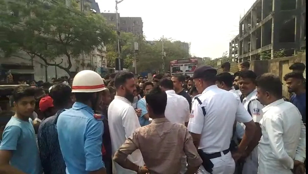 গরমে লোডশেডিং, অবরোধ হাওড়ার বাইপাস এলাকায়