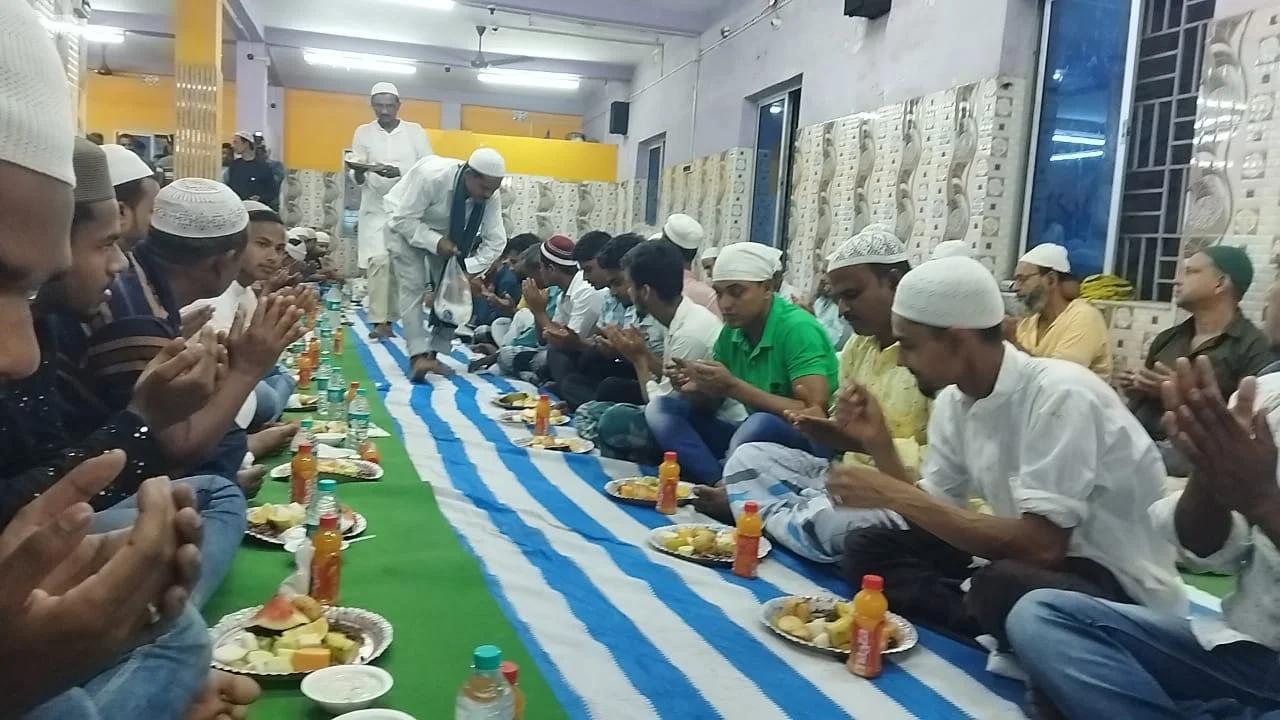 সাউথ বিষ্ণুপুর অঞ্চল তৃণমূল কংগ্রেসের উদ্যোগে ইফতার মজলিস 