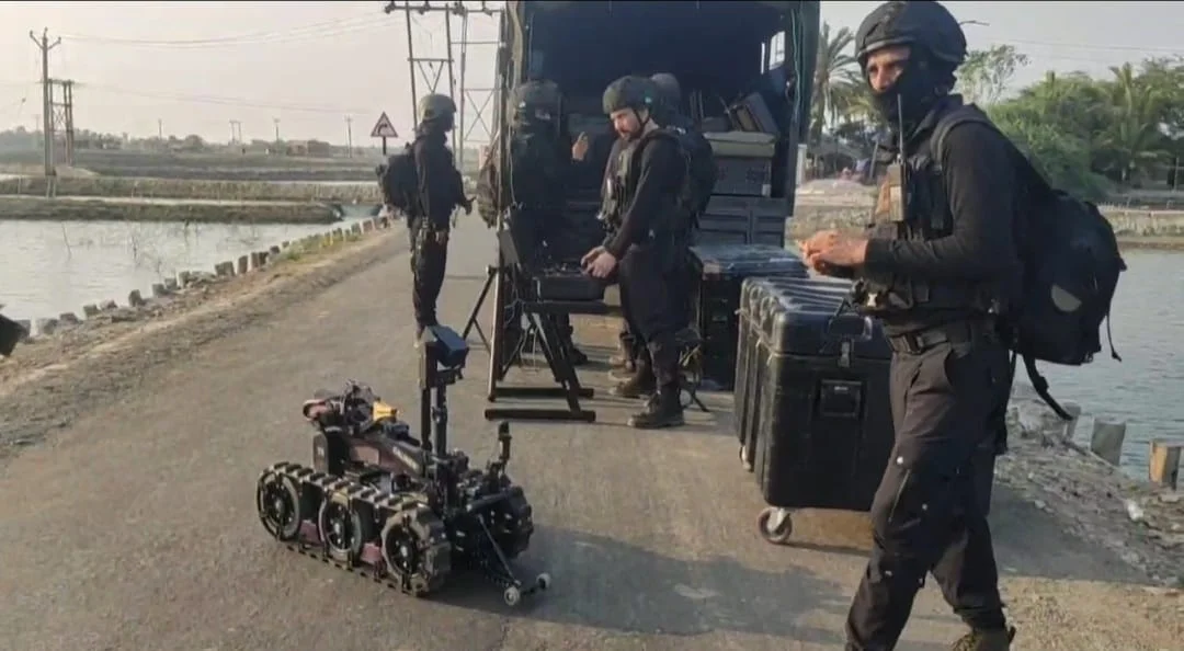 সুন্দরবনের রাস্তায় প্রথম নামলো সেনা রোবট, দেখে হতবাক সন্দেশখালিবাসী